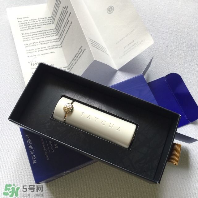 tatcha梅子粉好看嗎？tatcha白管口紅梅子粉試色