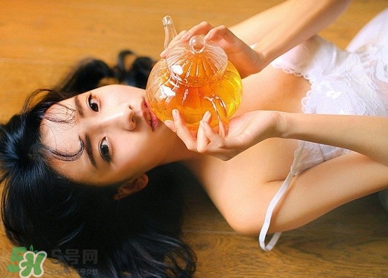 三伏貼能治宮寒嗎？三伏貼治療宮寒貼哪里哪個(gè)穴位？