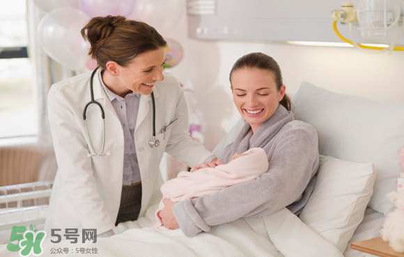 三伏天坐月子可以洗澡嗎？三伏天坐月子可以穿短袖嗎？