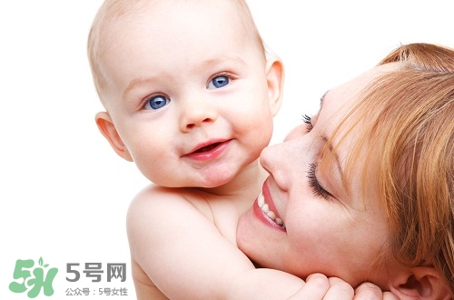 三伏天坐月子可以洗澡嗎？三伏天坐月子可以穿短袖嗎？