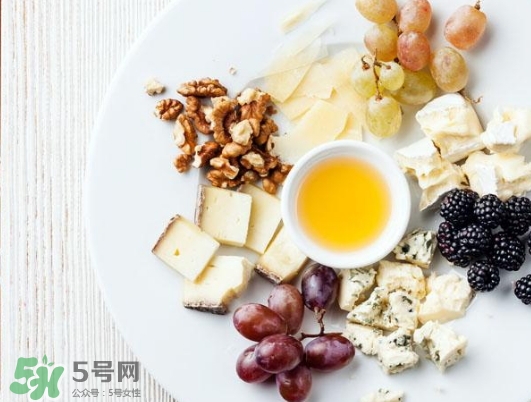 貼三伏貼不能吃什么？三伏貼不能吃什么食物？
