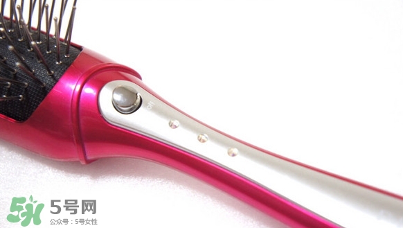 小泉成器音波電動梳怎么用？小泉成器音波震動梳子使用方法