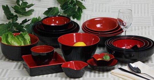 仿瓷碗可以放微波爐嗎？仿瓷餐具能在微波爐里加熱嗎