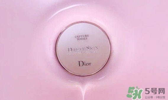 迪奧氣墊和雅詩蘭黛氣墊哪個(gè)好？迪奧和雅詩蘭黛氣墊對(duì)比