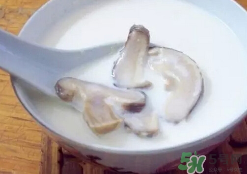 牛奶燉香菇可以治鼻炎嗎？牛奶燉香菇吃了有什么作用？