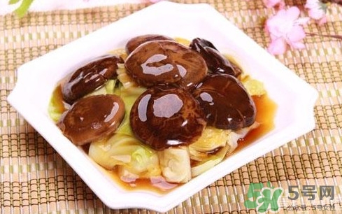 牛奶燉香菇可以治鼻炎嗎？牛奶燉香菇吃了有什么作用？