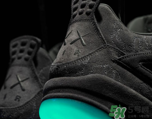 kaws與air jordan 4黑色版本親友限定款什么時(shí)候發(fā)售？