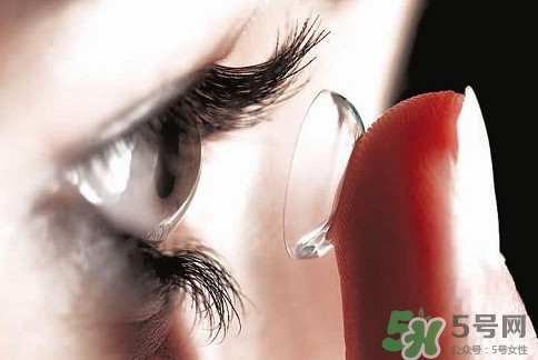 隱形眼鏡一天能戴多久？隱形眼鏡多久更換一次？