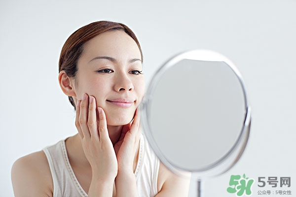長痘是因?yàn)槠つw缺水嗎 皮膚缺水會長痘嗎