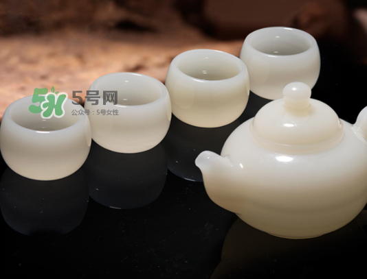 三伏天可以喝白酒嗎？三伏天喝白酒好還是啤酒？