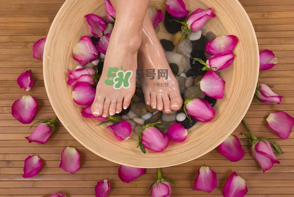 三伏天泡腳可以驅(qū)寒嗎？用什么泡腳可以驅(qū)寒？