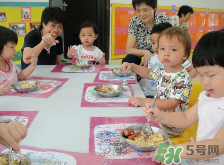 寶寶不去幼兒園可以嗎？寶寶可以不上幼兒園嗎？