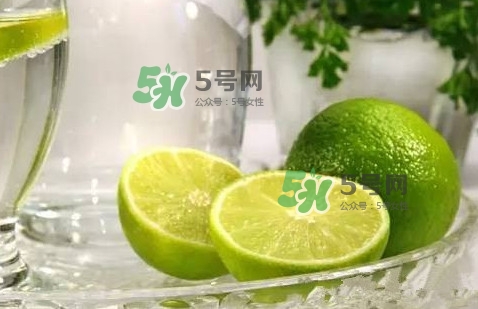 青檸檬泡完水皮怎么變顏色了？青檸檬怎么腌制好