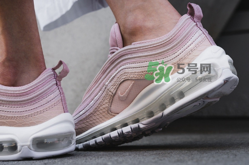 nike air max 97粉色蛇皮怎么樣_上腳效果好看嗎？