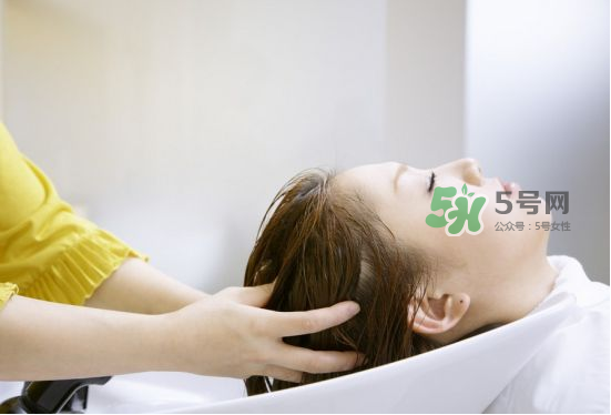三伏天坐月子能洗頭嗎？三伏天坐月子多久可以洗頭？