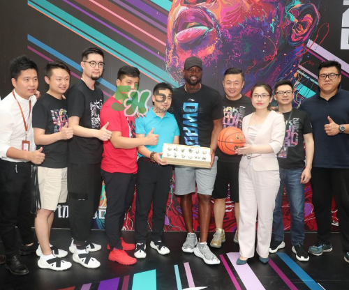 2017韋德中國行沈陽站上腳穿的球鞋是什么型號？
