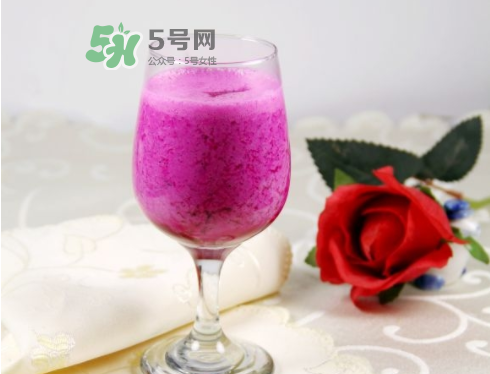 紅心火龍果能和酸奶一起吃嗎？紅心火龍果和酸奶榨汁好嗎？