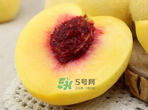 黃桃果肉是什么顏色？黃桃果肉為什么是紅的？