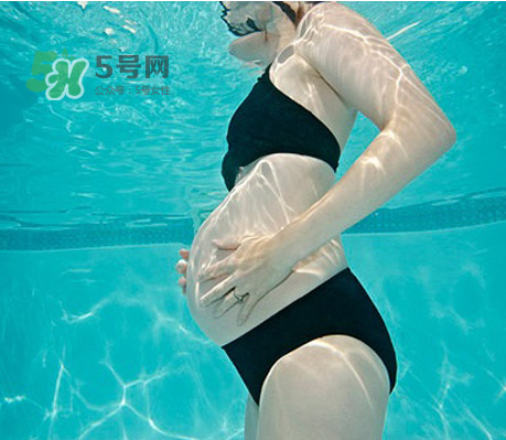 孕婦能游泳嗎？孕婦能不能去游泳池？
