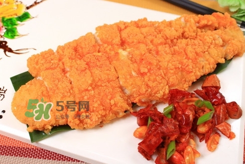 金鱒魚清蒸為什么變黑？食用金鱒魚有什么好處