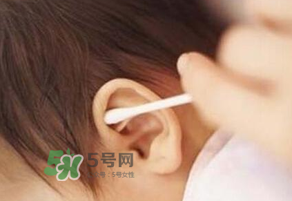 兒童耳屎成硬塊怎么辦？?jī)和撼捎矇K有危害嗎？