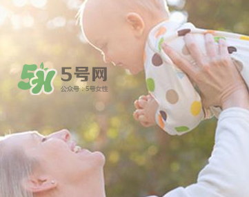 寶寶曬太陽(yáng)對(duì)眼睛好嗎？寶寶曬太陽(yáng)對(duì)眼睛的有影響嗎？