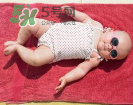 寶寶曬太陽(yáng)對(duì)眼睛好嗎？寶寶曬太陽(yáng)對(duì)眼睛的有影響嗎？
