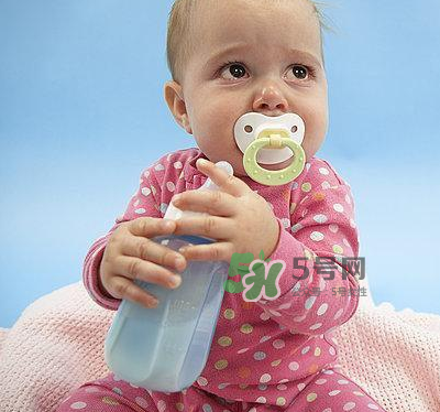 寶寶能喝蜂蜜水嗎？蜂蜜水寶寶能長期喝嗎？