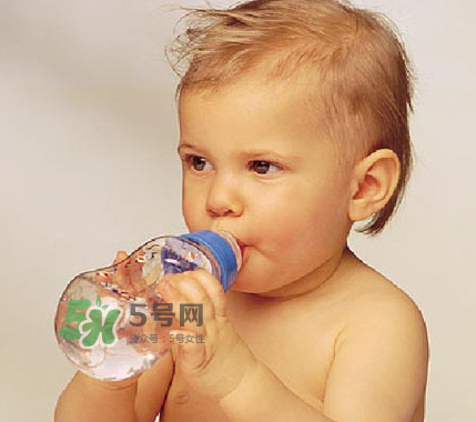寶寶能喝蜂蜜水嗎？蜂蜜水寶寶能長期喝嗎？