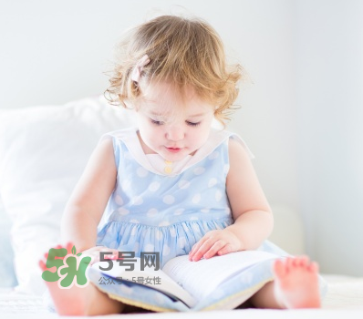 夏天寶寶頭上長紅疙瘩怎么回事？夏天寶寶頭上長東西怎么辦？