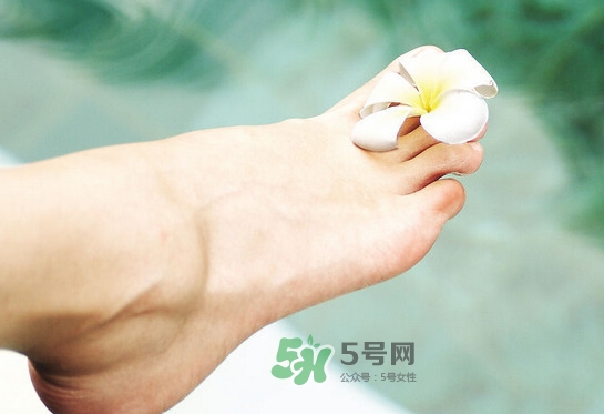 花椒水泡腳能治白發(fā)嗎？花椒水泡腳的禁忌
