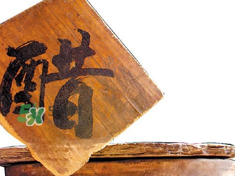 醋泡腳用白醋還是陳醋？泡腳用什么醋最好？