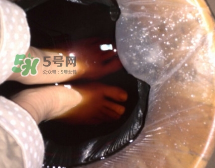 醋泡腳用白醋還是陳醋？泡腳用什么醋最好？