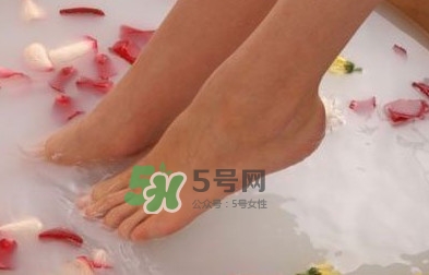 花椒水泡腳能治白發(fā)嗎？花椒水泡腳的禁忌