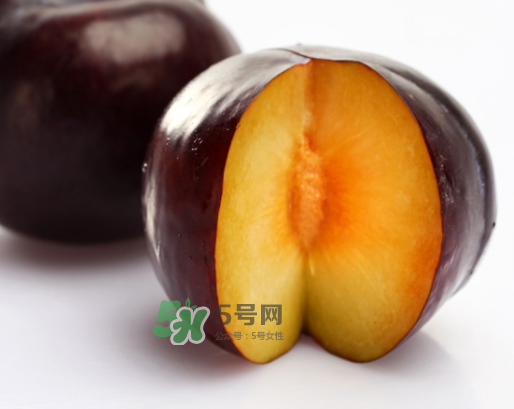 黑布李多少錢一斤？黑布李和紅布李哪個貴？