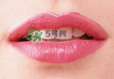 你的嘴唇為什么起泡 嘴唇上的水泡治不好嗎？