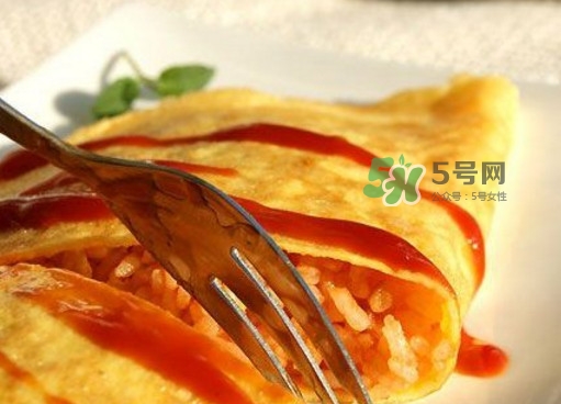 蛋包飯是哪國的料理？蛋包飯怎么做才能讓蛋包著飯