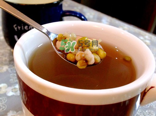 綠豆湯和牛奶能一起吃嗎？喝綠豆湯同時(shí)可以喝牛奶嗎？