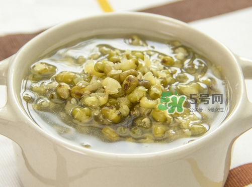 喝完啤酒可以喝綠豆湯嗎？啤酒和綠豆湯能一起喝嗎？