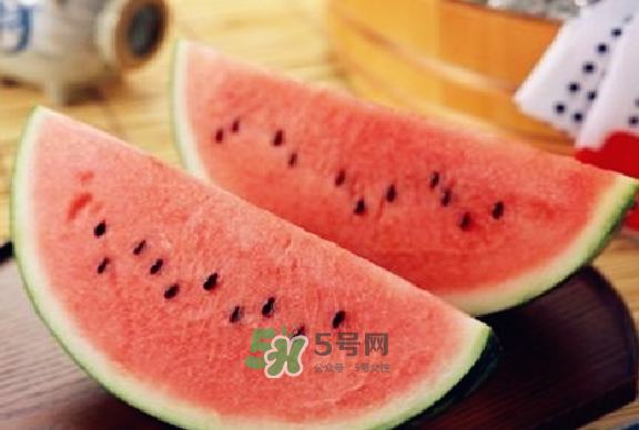 綠豆湯和西瓜可以同時(shí)吃嗎？綠豆湯可以和西瓜一起吃嗎？