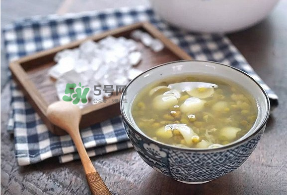 綠豆湯和西瓜可以同時(shí)吃嗎？綠豆湯可以和西瓜一起吃嗎？
