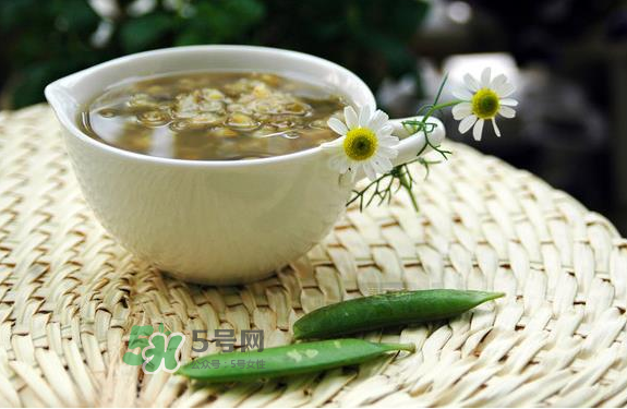 綠豆湯和西瓜可以同時(shí)吃嗎？綠豆湯可以和西瓜一起吃嗎？