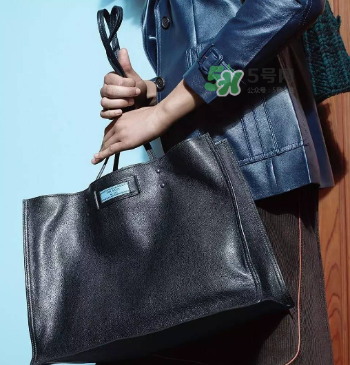 prada etiquette手袋尺寸多大？prada etiquette尺寸有幾種？