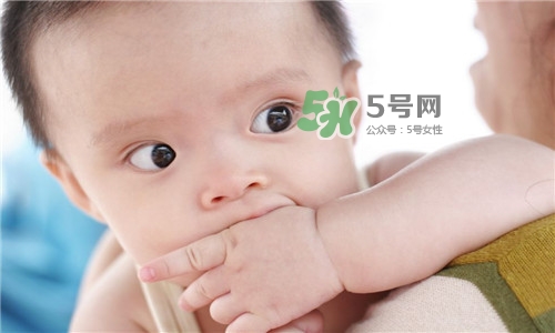 3~5個(gè)月的寶寶有多了解這個(gè)世界？寶寶睡眠習(xí)慣如何規(guī)范？