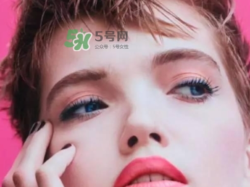 迪奧雙色夾心唇膏多少錢(qián)？dior迪奧夾心唇膏上市時(shí)間