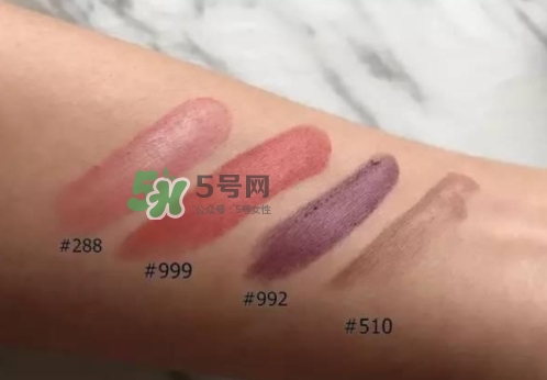 迪奧雙色夾心唇膏多少錢(qián)？dior迪奧夾心唇膏上市時(shí)間