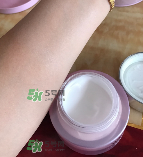 溫碧泉素顏霜好用嗎？溫碧泉素顏霜多少錢？