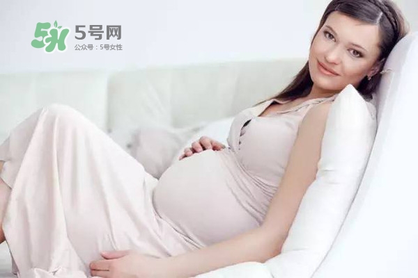 孕期肚皮癢是怎么回事？妊娠紋癢怎么辦？