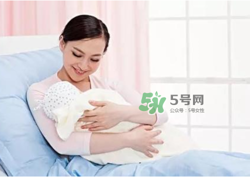 8月份坐月子穿什么衣服？八月份坐月子穿什么鞋？
