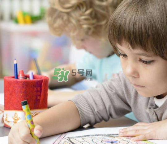 暑假孩子不寫作業(yè)怎么辦？暑假不想寫作業(yè)怎么教育？